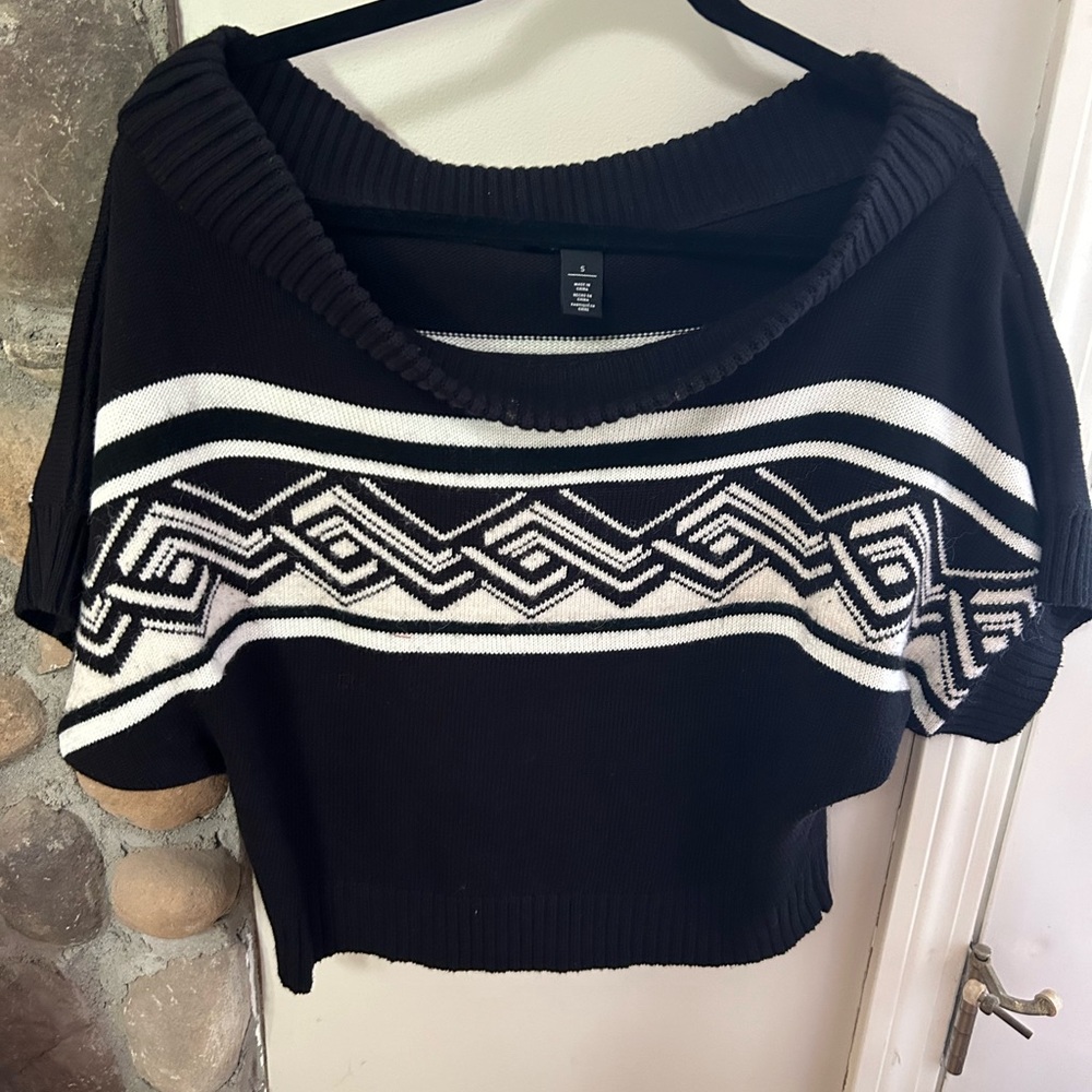 Women’s Size Small short sweater